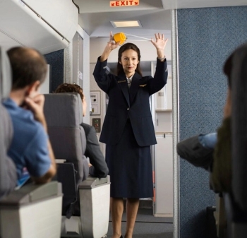 LƯU Ý QUAN TRỌNG NHƯNG CÁC HÀNH KHÁCH THƯỜNG HAY BỎ QUA: CÁCH SỬ DỤNG MẶT NẠ DƯỠNG KHÍ TRÊN MÁY BAY